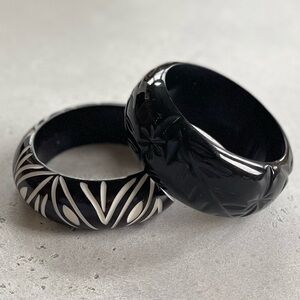 Set of 2 Chunky Black & White Carved Style Acrylic Boho Style Bangles Bracelets